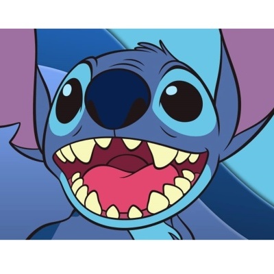 Personagem Stitch azul com olhos grandes e fundo azul