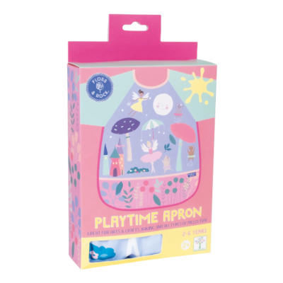 Embalagem colorida de avental infantil com ilustrações de fadas e castelo
