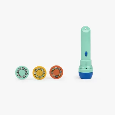 Projetor azul e verde claro com três discos coloridos intercambiáveis