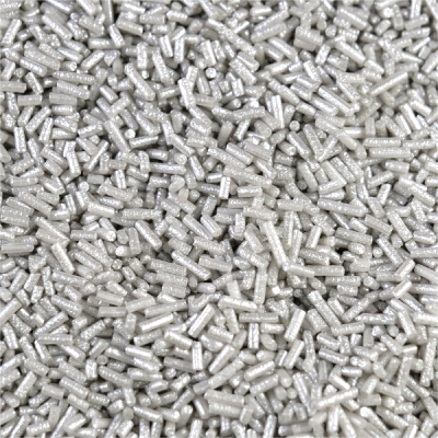 Confeitos cilíndricos prateados para decoração de bolos