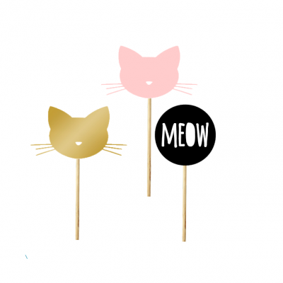Três pick de festa em madeira com cabeça de gato rosa, dourado e círculo preto com MEOW branco
