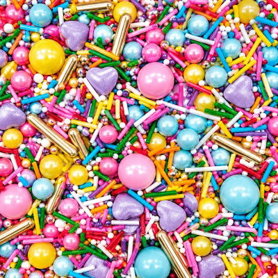 Sprinkles de confeitaria coloridos variados em várias formas e tamanhos