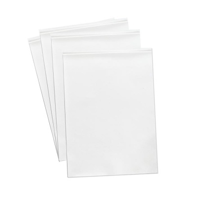 Quatro folhas brancas empilhadas com textura lisa