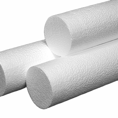 Três rolos cilíndricos brancos de espuma com textura bolha