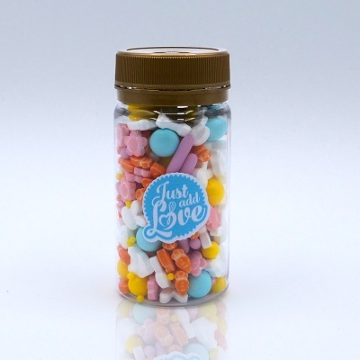 Frasco transparente com cápsulas e comprimidos coloridos e etiqueta azul com texto.