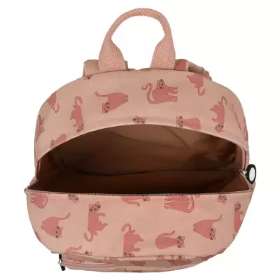 Mochila rosa com padrão de gatos aberta mostrando interior castanho.