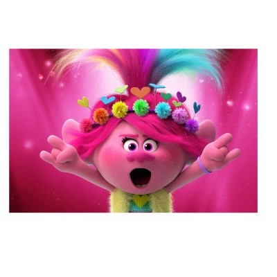 Personagem animado rosa com cabelo e acessórios coloridos em fundo rosa