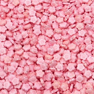 Pequenas peças decorativas cor-de-rosa em forma de flor