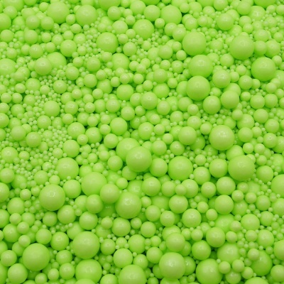 Bolinhas verdes de espuma de várias dimensões