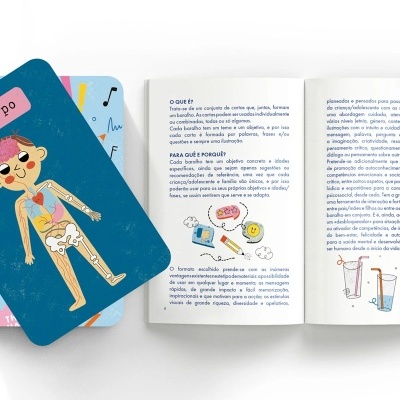 Cartas educativas sobre corpo humano e livreto explicativo em português