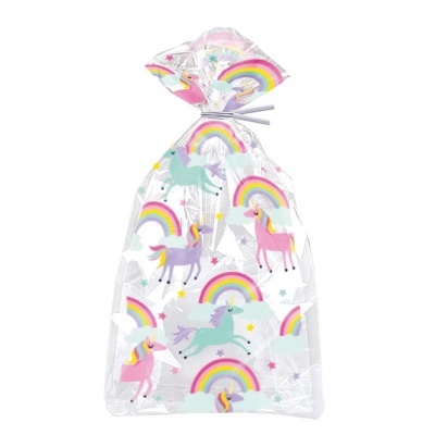 Sacola de presente em plástico com padrão colorido de unicórnios e arco-íris