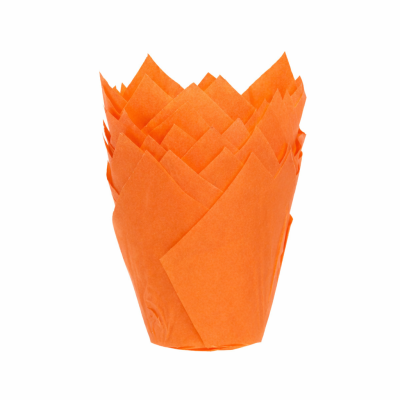 Förminhas de papel laranja para cupcake, empilhadas