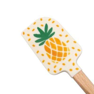Espátula de silicone branca com desenho de abacaxi e cabo de madeira
