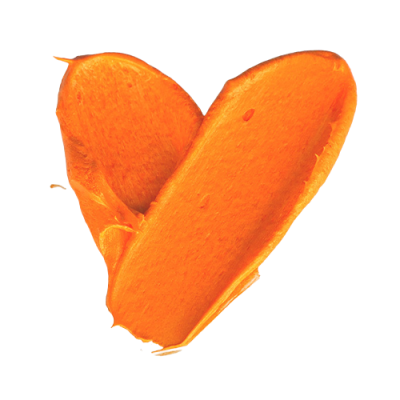 Dois pedaços de batata-doce laranja cortados ao meio mostrando a textura interna