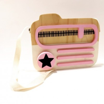 Bolsa em forma de rádio vintage com detalhes em madeira, rosa e preta