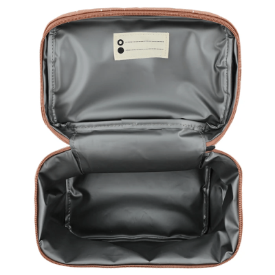 Estojo quadrado cor de rosa com interior cinza e etiqueta interna