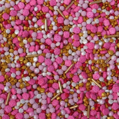 Mistura de granulados de confeitaria coloridos rosa, branco e dourado
