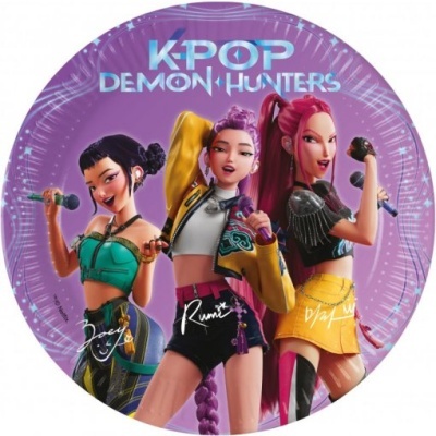 Placa redonda com três personagens femininas e texto K-POP DEMON HUNTERS