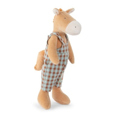 Pelúcia de cavalo castanho com jardineira xadrez azul e castanho