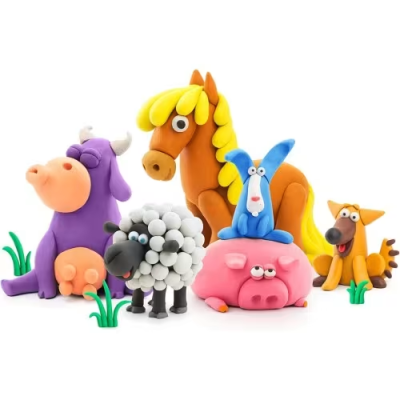 Figuras de animais feitas em massa de modelar colorida, incluindo vaca, ovelha, cavalo, coelho, porco e cão