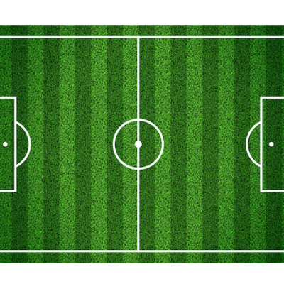 Campo de futebol verde com marcações brancas visto de cima