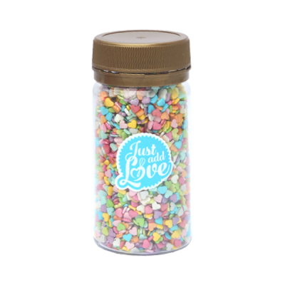 Frasco plástico com confeitos coloridos em corações e rótulo 'Just add Love'