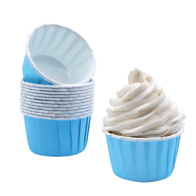 Formas azuis para queques, uma com cobertura branca