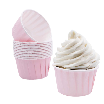 Formas de cupcake rosas em papel com cupcake decorado