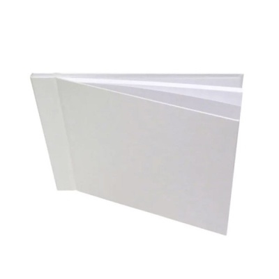 Bloco de papel branco encadernado com várias folhas