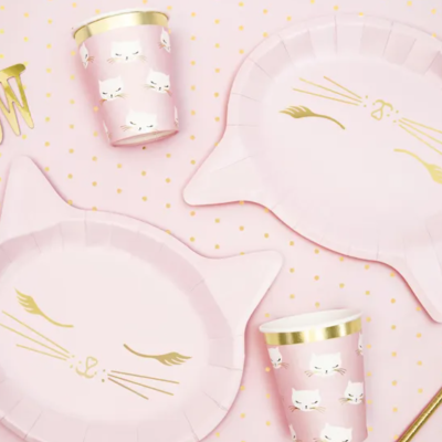Conjunto de festa rosa em forma de gato com detalhes dourados