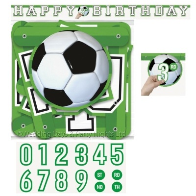 Decoração de festa de aniversário com tema futebol e números em verde e branco