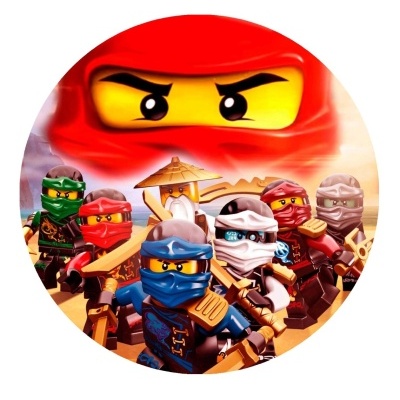 Personagens Lego Ninjago coloridos com trajes ninjas e armas em fundo quente