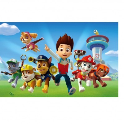 Personagens animados incluindo cachorro e criança em relva verde com céu azul e torre ao fundo