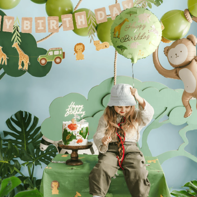 Decoração de festa de aniversário infantil com tema de floresta e animais selvagens