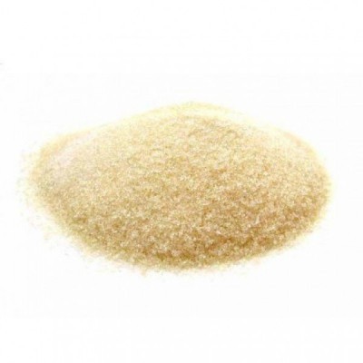 Grânulos brancos amarelados em superfície branca