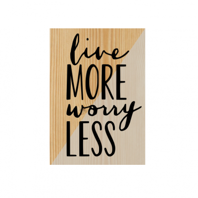 Placa decorativa em madeira com texto motivacional