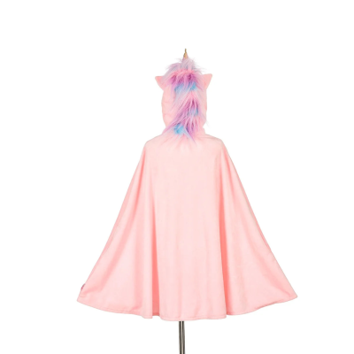 Capa rosa com capuz de unicórnio vista de trás