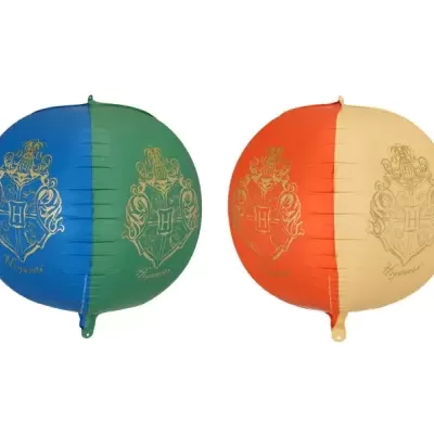 Bolas de balão azul e verde e laranja e bege com brasão dourado Hogwarts