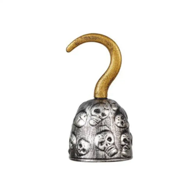 Gancho dourado com base prateada com crânios em relevo.