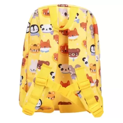 Mochila infantil amarela com padrão de rostos de animais