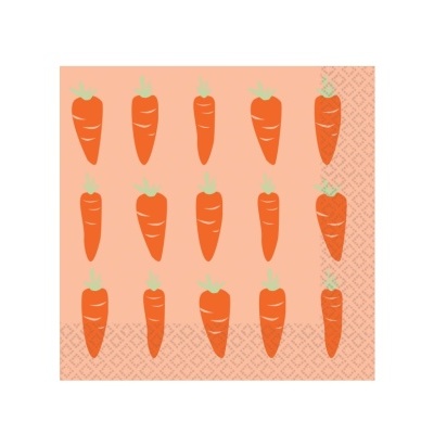 Guardanapo de papel cor-de-rosa com padrão de cenouras laranja e folhas verdes