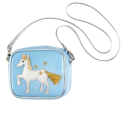 Mala azul clara com unicórnio branco e detalhes dourados