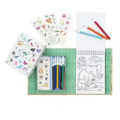 Conjunto de desenho com livro de colorir, canetas coloridas e autocolantes