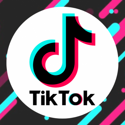 Logotipo TikTok num círculo branco com fundo colorido em linhas diagonais