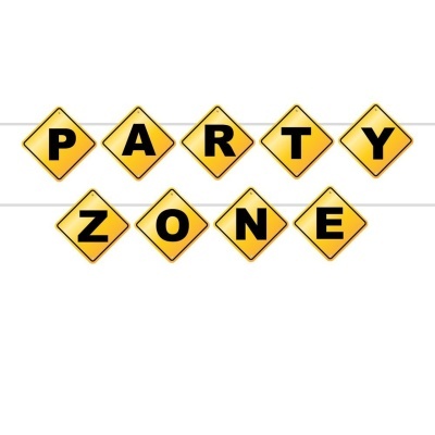 Decoração de festa com letras amarelas formando PART Y ZONE