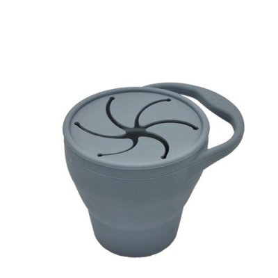 Copo dobrável cinza com tampa e alça