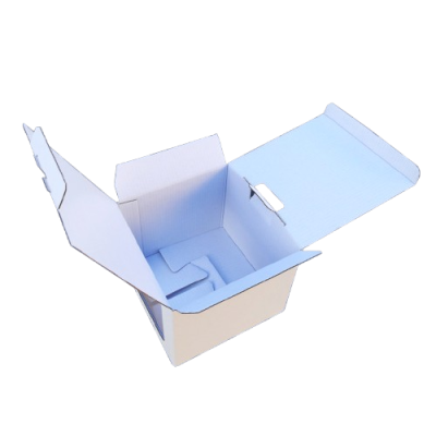 Caixa branca de cartão aberta com abas e fecho de encaixe