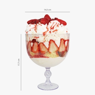 Taça de sobremesa grande transparente com chantilly e morangos