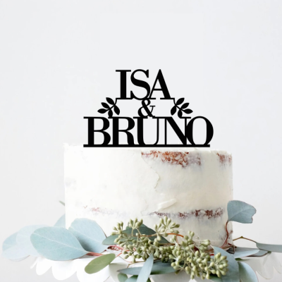 Bolo branco decorado com folhas verdes e placa topo ISA & BRUNO