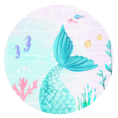 Ilustração de cauda de sereia e animais marinhos em fundo azul pastel